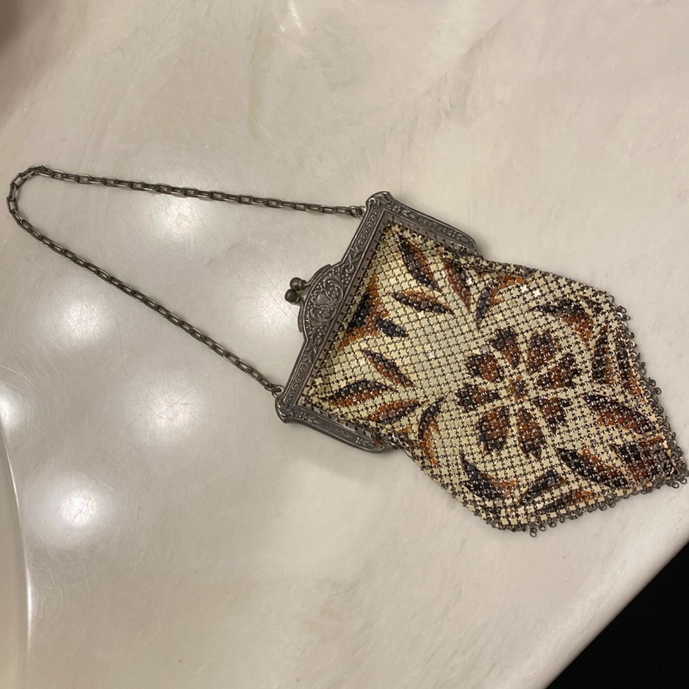 Antique/Vintage purse
Art Deco style